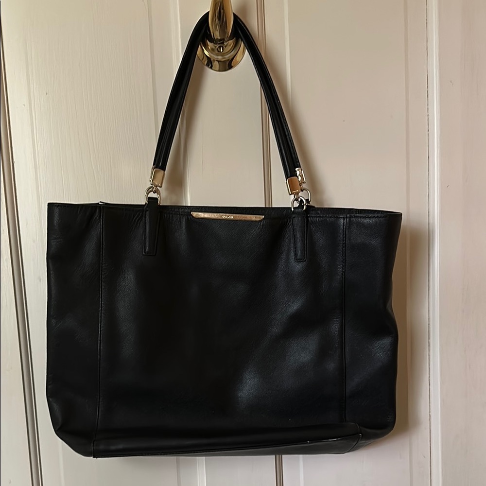 ✨Coach Black Leather Tote Bag with next level Gold-Tone Hardware